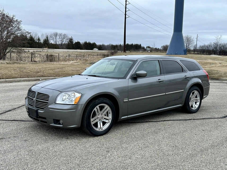 2005 Dodge Magnum 2nd Gen Wagon - Image 11 of 31