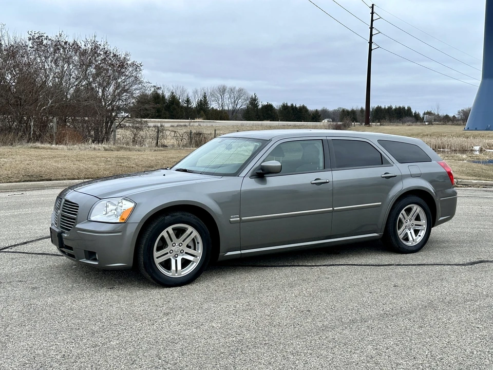 2005 Dodge Magnum 2nd Gen Wagon - Image 12 of 31