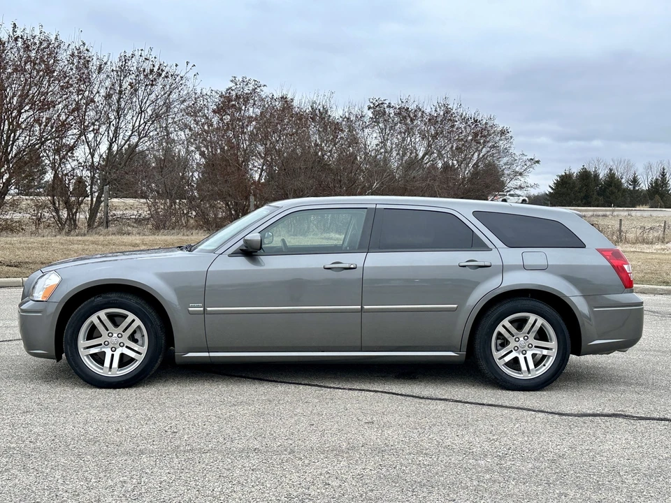 2005 Dodge Magnum 2nd Gen Wagon - Image 13 of 31
