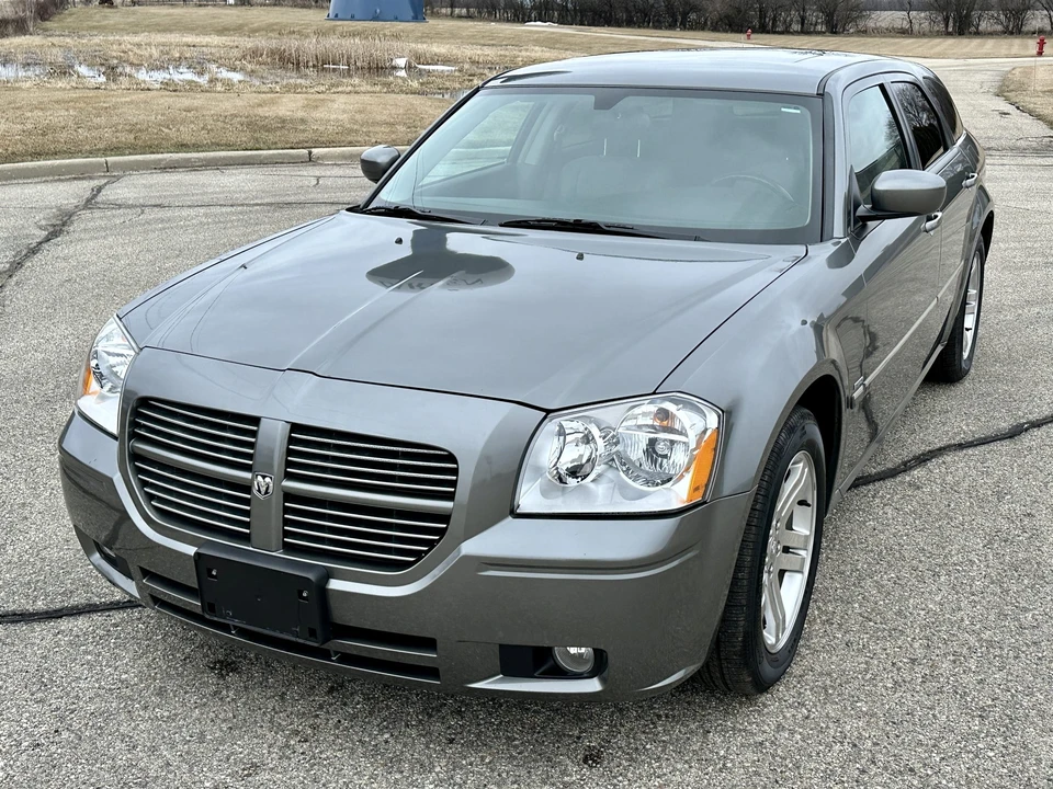 2005 Dodge Magnum 2nd Gen Wagon - Image 3 of 31