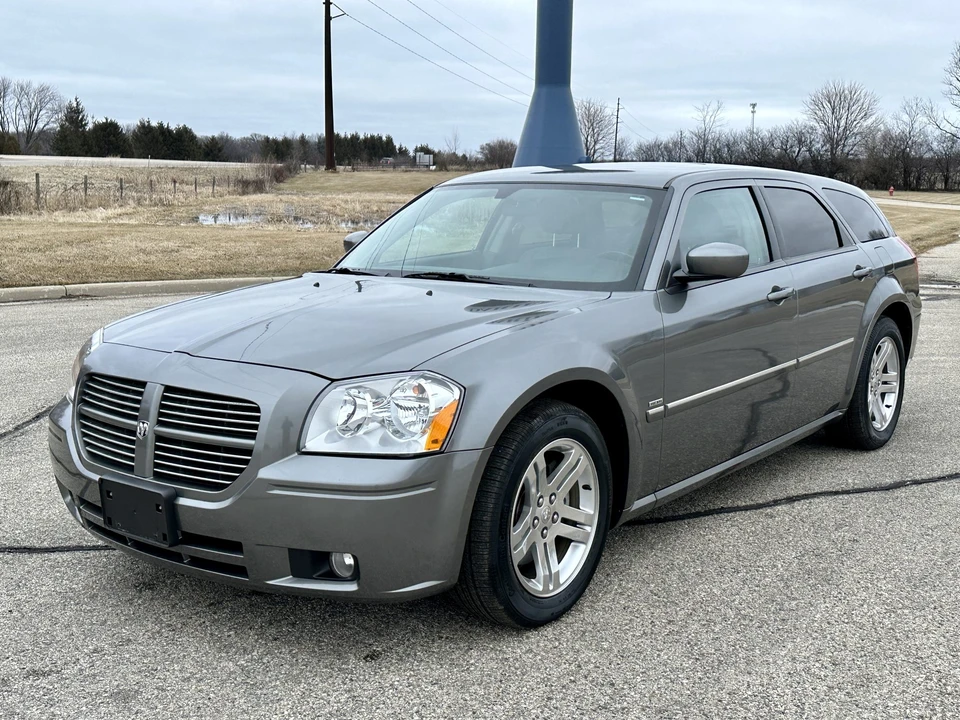 2005 Dodge Magnum 2nd Gen Wagon - Image 9 of 31