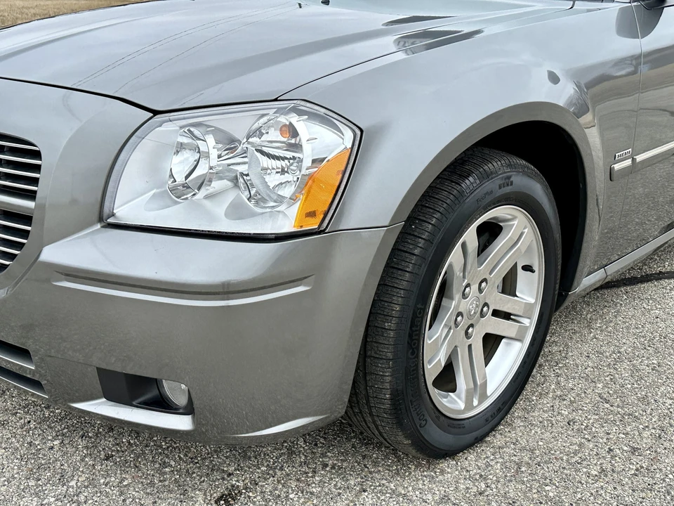 2005 Dodge Magnum 2nd Gen Wagon - Image 30 of 31