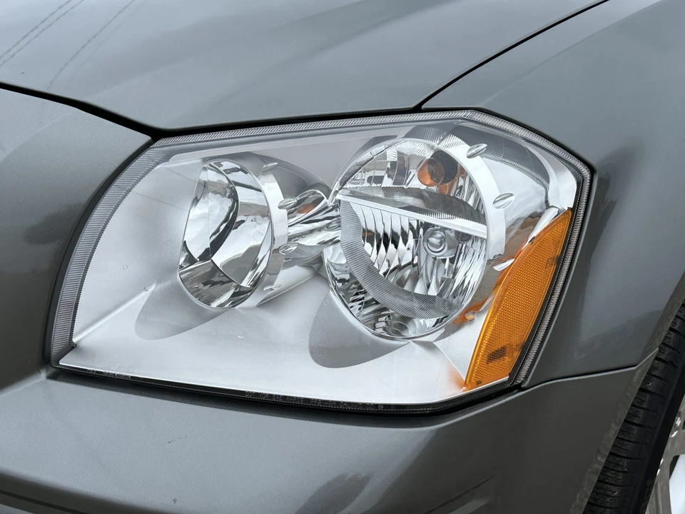 2005 Dodge Magnum 2nd Gen Wagon - Image 28 of 31