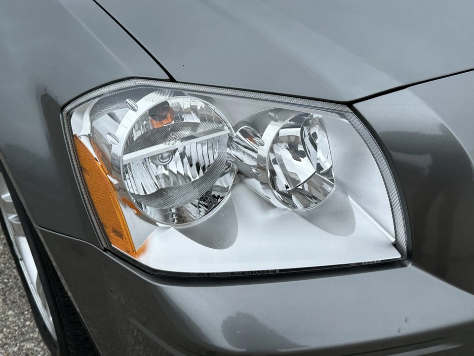 2005 Dodge Magnum 2nd Gen Wagon - Image 23 of 31