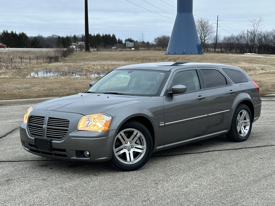 2005 Dodge Magnum 2nd Gen Wagon - Image 4 of 31