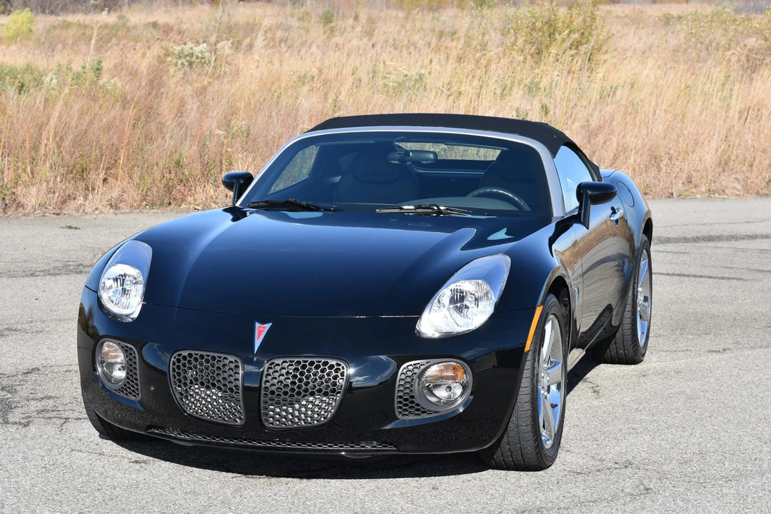2007 Pontiac Solstice GXP - Image 2 of 31