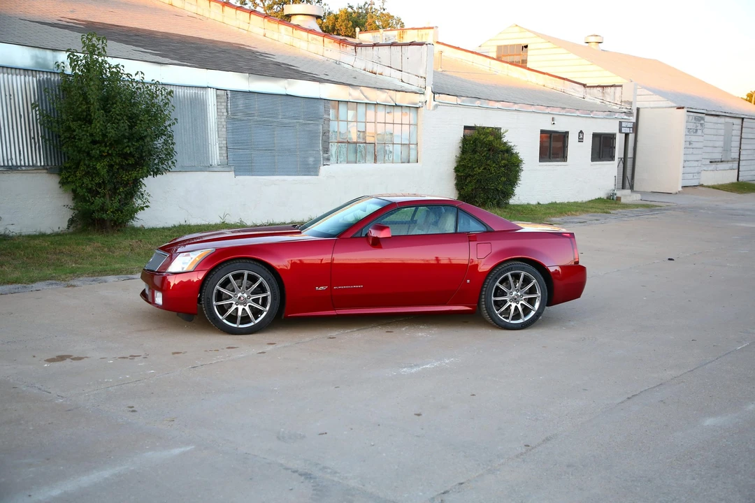 2008 Cadillac XLR-V - Image 2 of 31