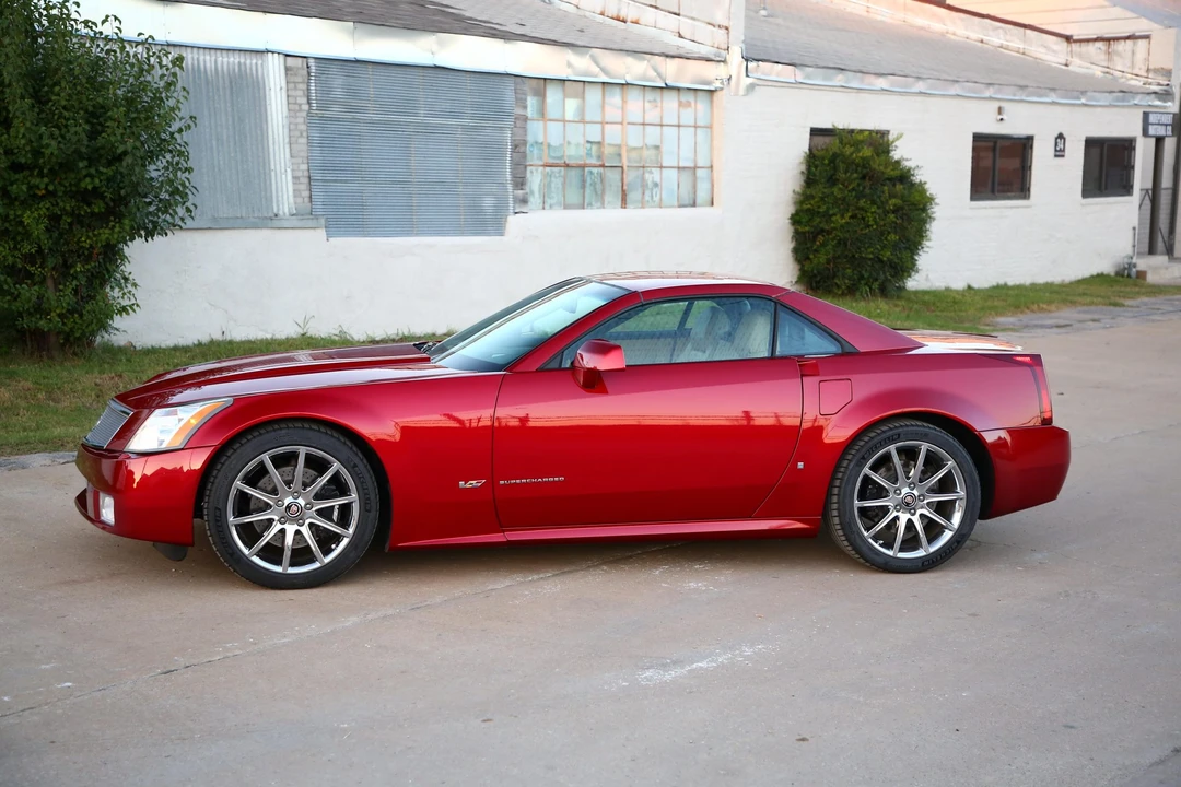 2008 Cadillac XLR-V - Image 3 of 31