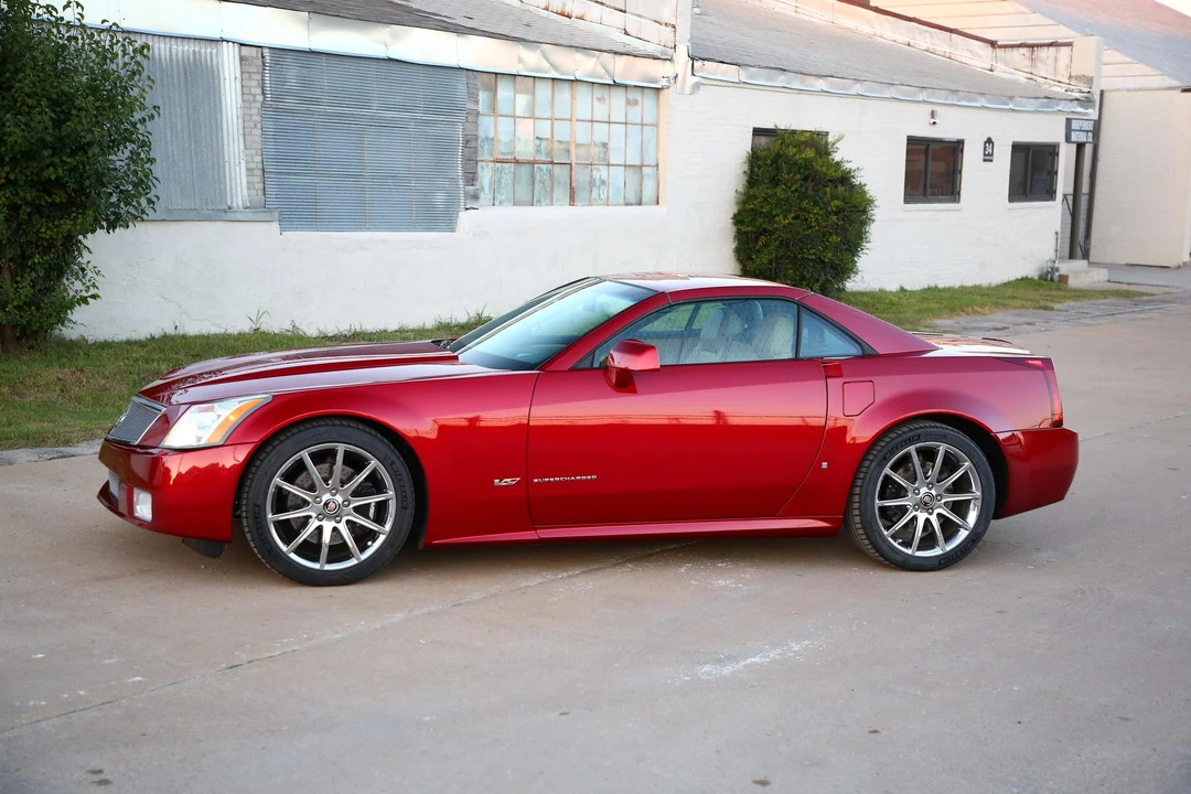 2008 Cadillac XLR-V - Image 4 of 31