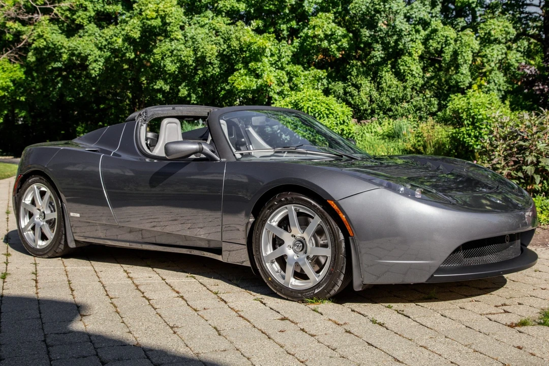 2010 Tesla Roadster - Image 1 of 31
