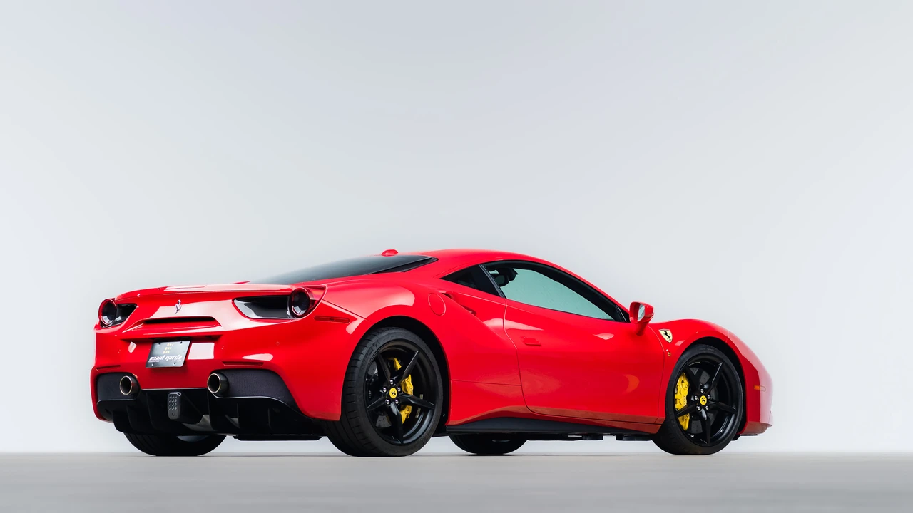 2017 Ferrari 488 GTB - Image 27 of 31