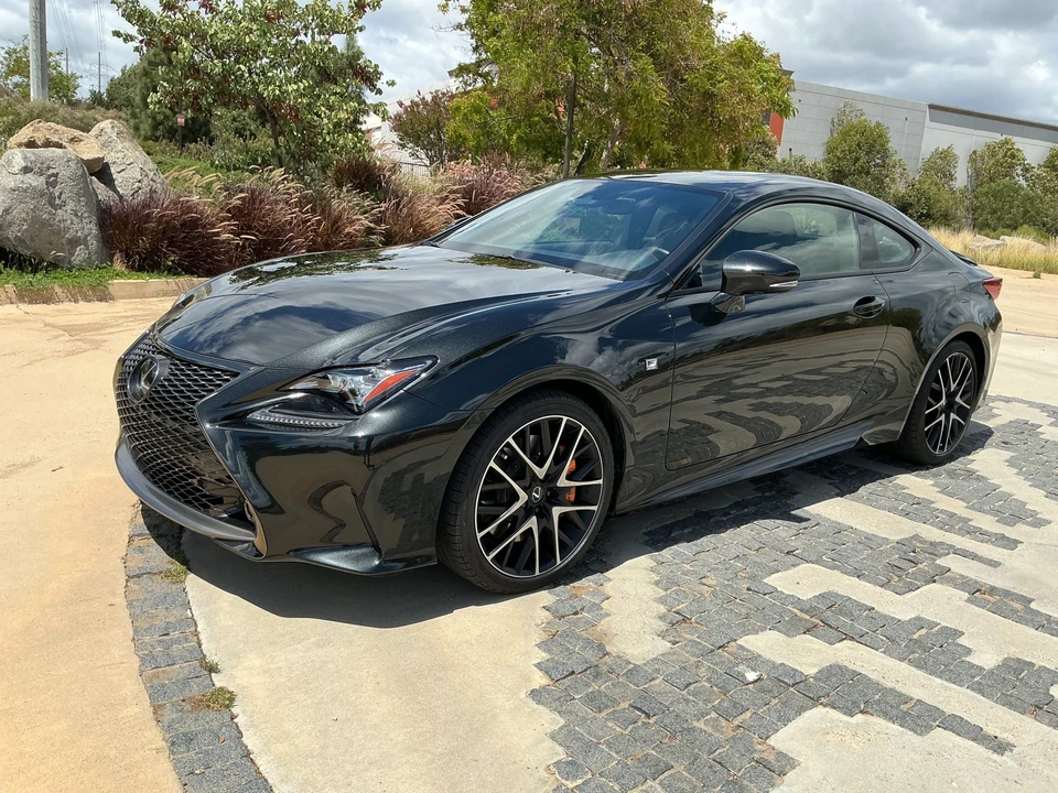 2018 Lexus RC - Image 2 of 31