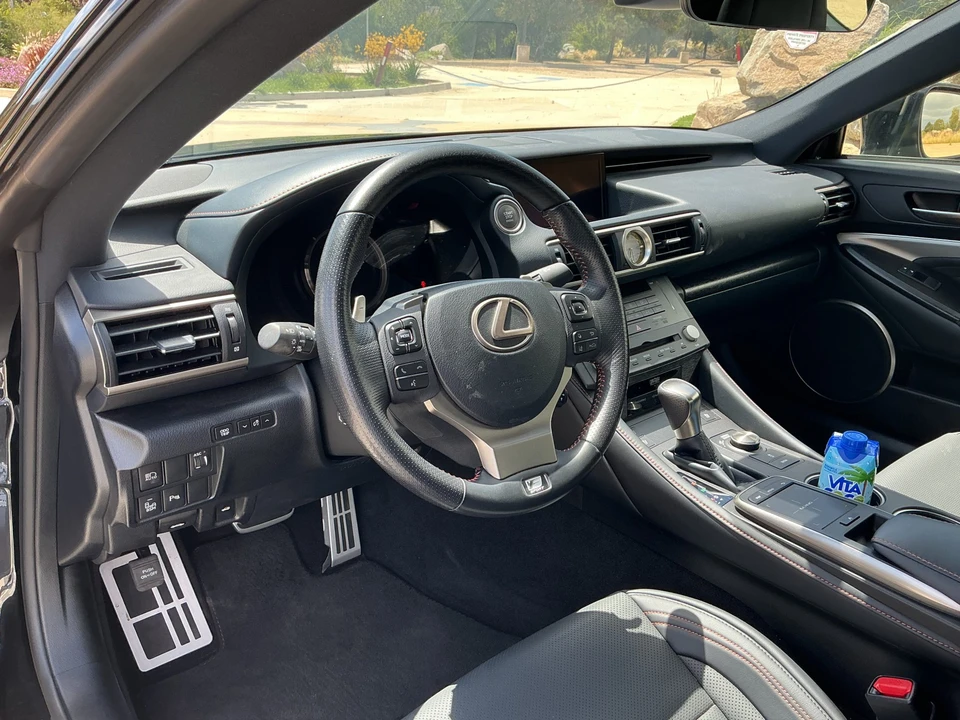 2018 Lexus RC - Image 24 of 31