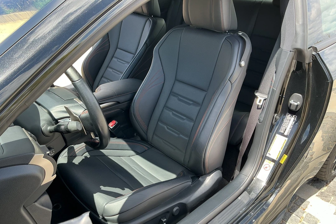 2018 Lexus RC - Image 25 of 31