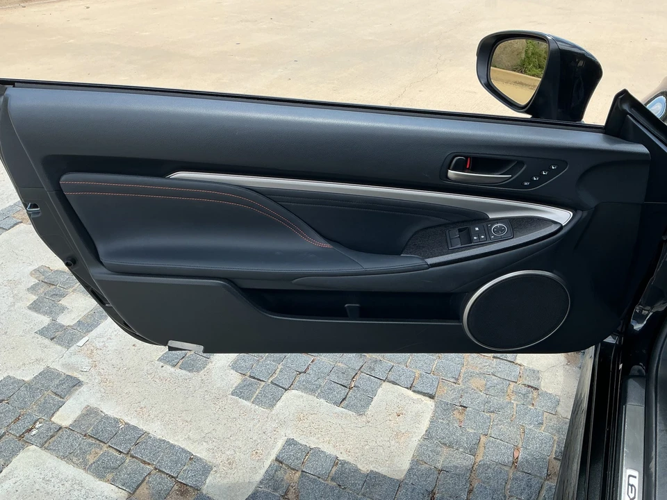 2018 Lexus RC - Image 28 of 31