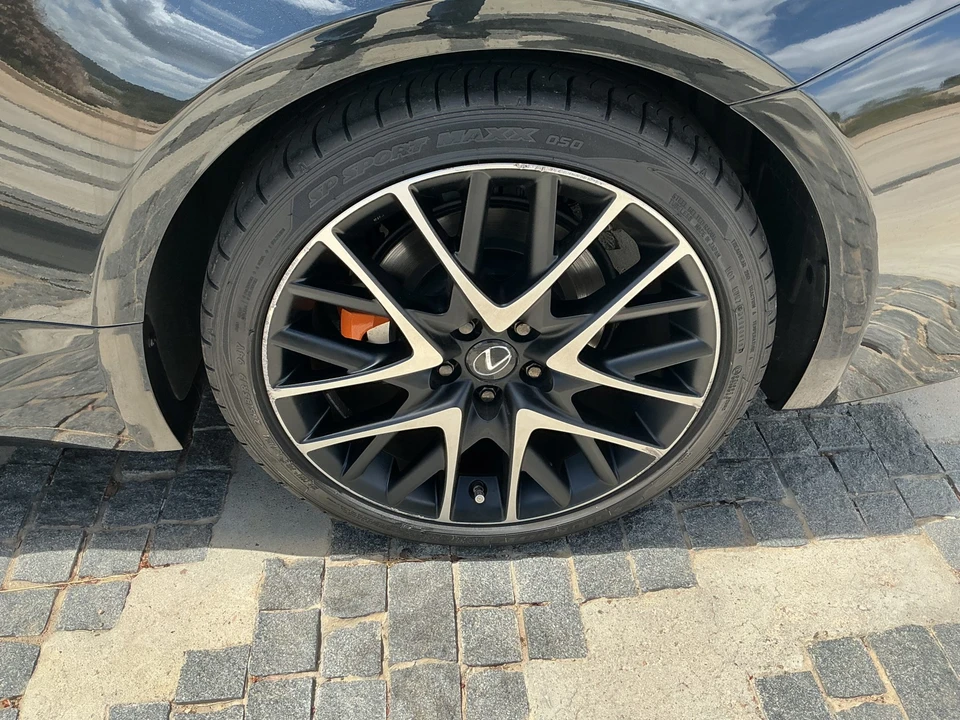 2018 Lexus RC - Image 20 of 31