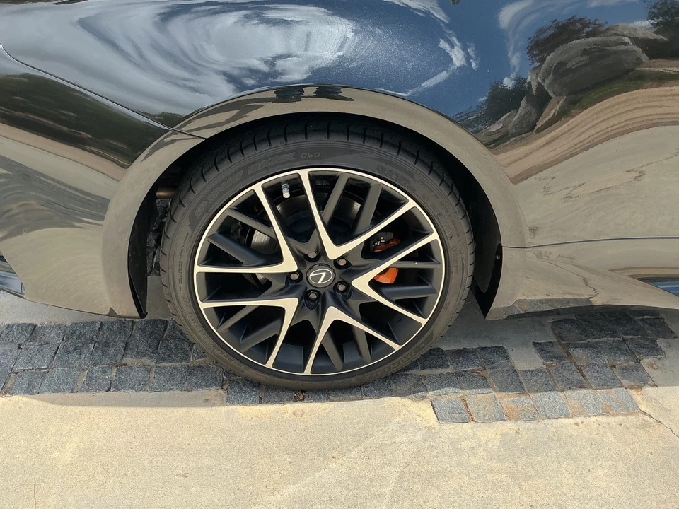 2018 Lexus RC - Image 23 of 31