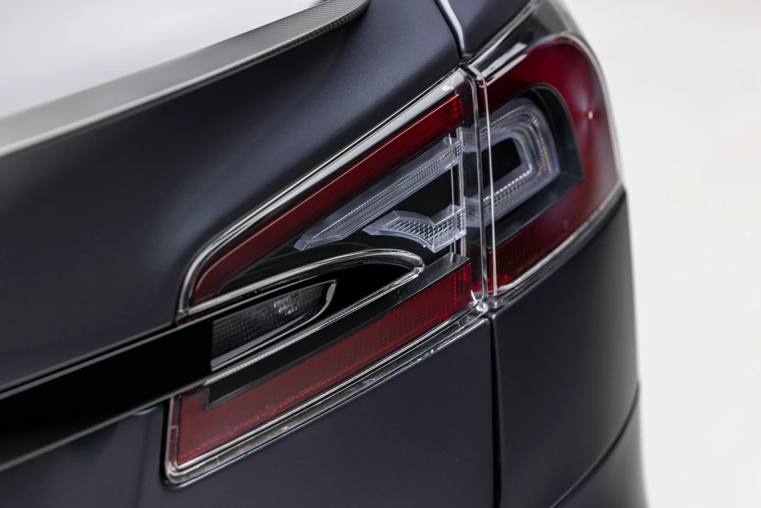 2021 Tesla Model S Plaid - Image 28 of 31
