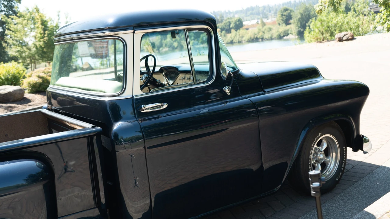 1955 Chevrolet Task Force - Image 21 of 31