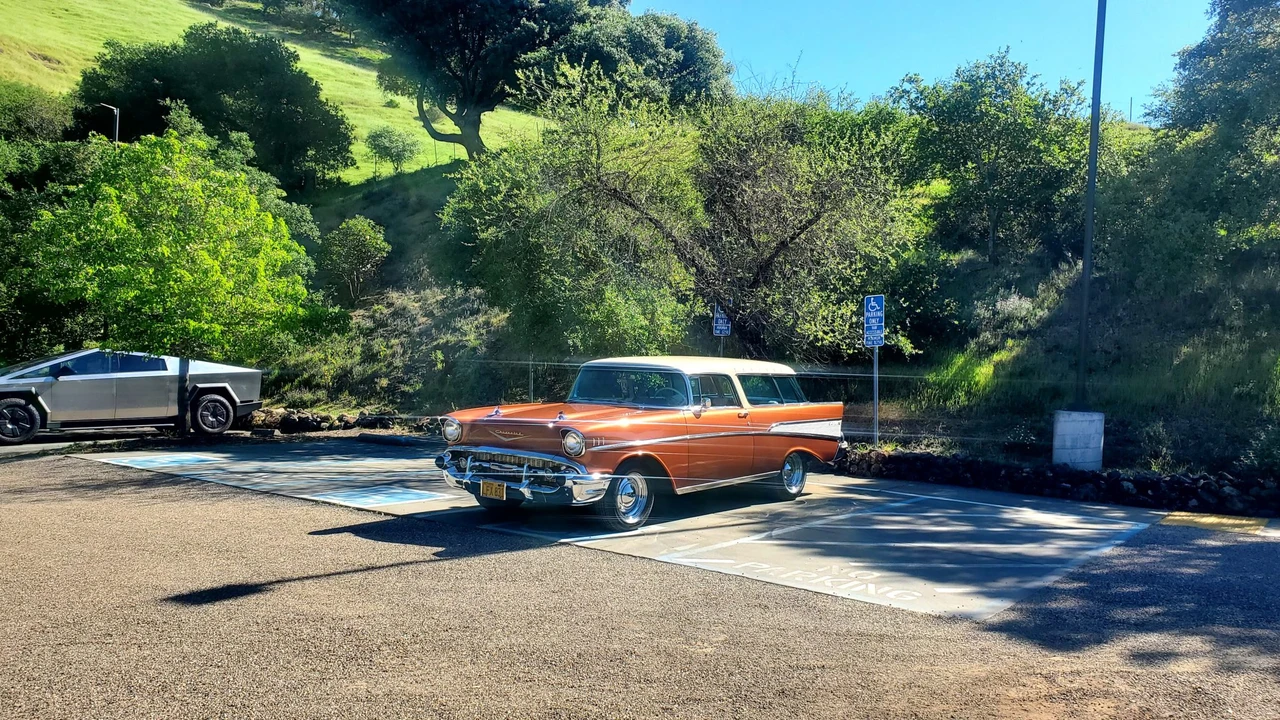 1957 Chevrolet Nomad - Image 2 of 31