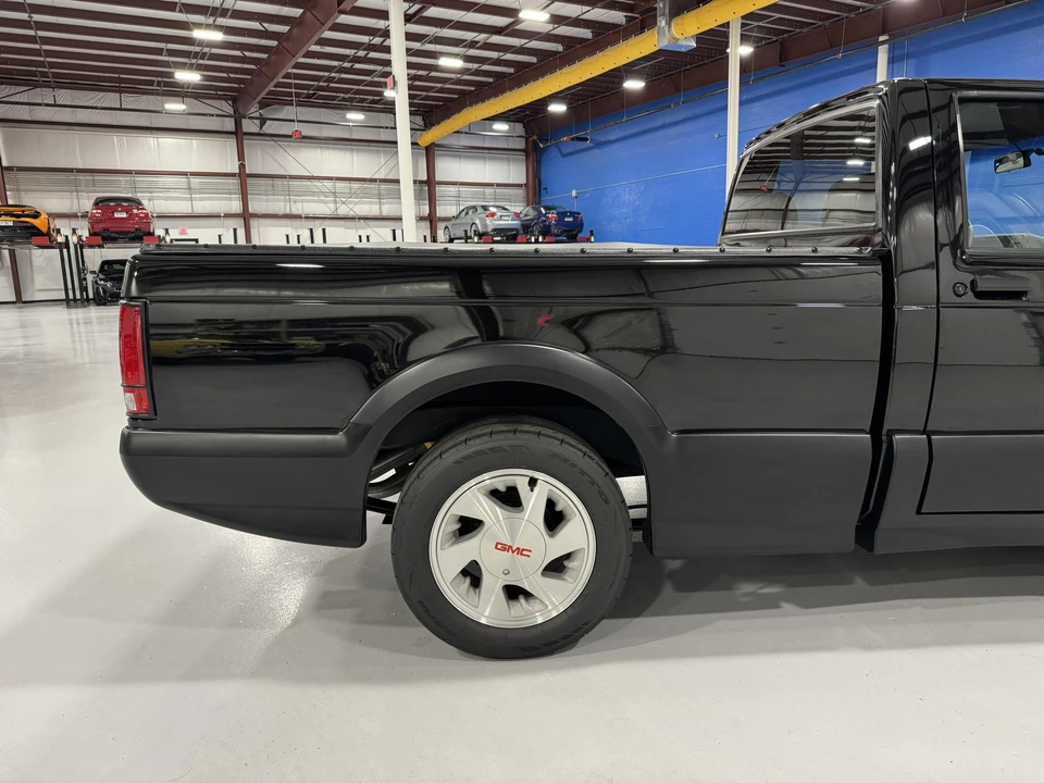 1991 GMC Syclone - Image 26 of 31