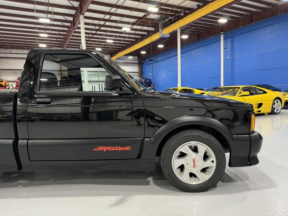 1991 GMC Syclone - Image 25 of 31
