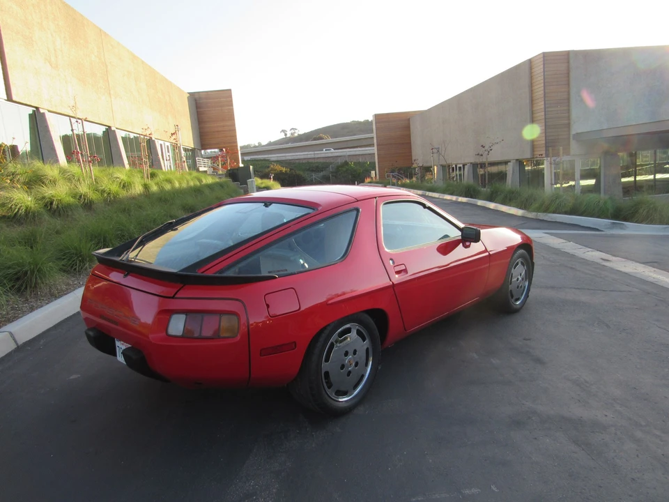 1986 Porsche 928 S - Image 13 of 31