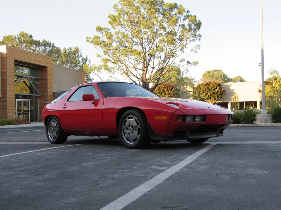 1986 Porsche 928 S - Image 8 of 31