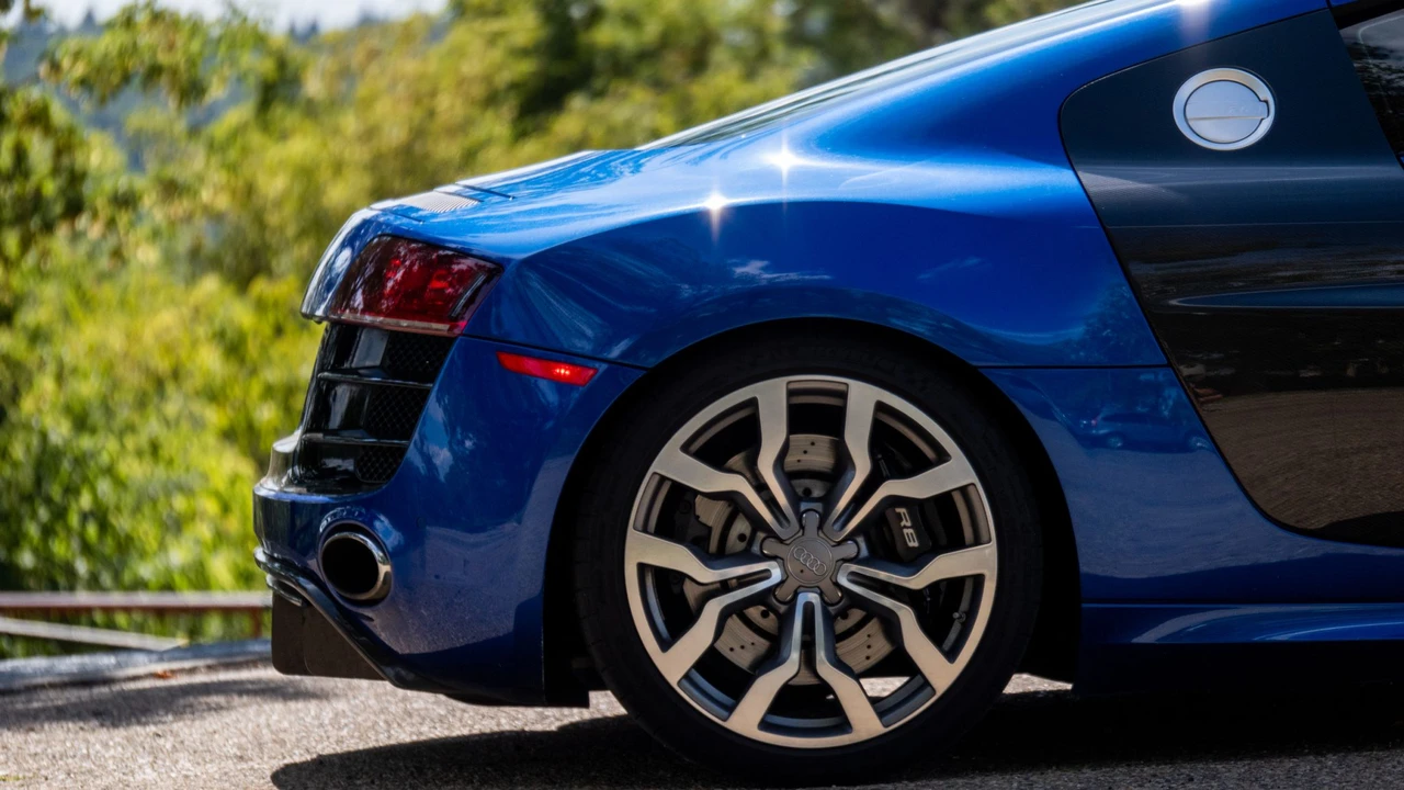 2010 Audi 42 R8 - Image 24 of 31