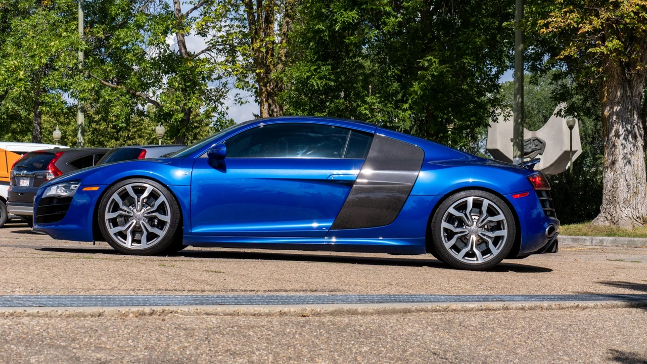 2010 Audi 42 R8 - Image 2 of 31