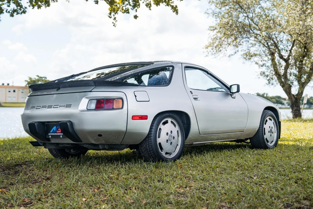 1983 Porsche 928 S - Image 8 of 31