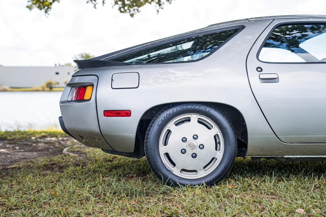 1983 Porsche 928 S - Image 18 of 31