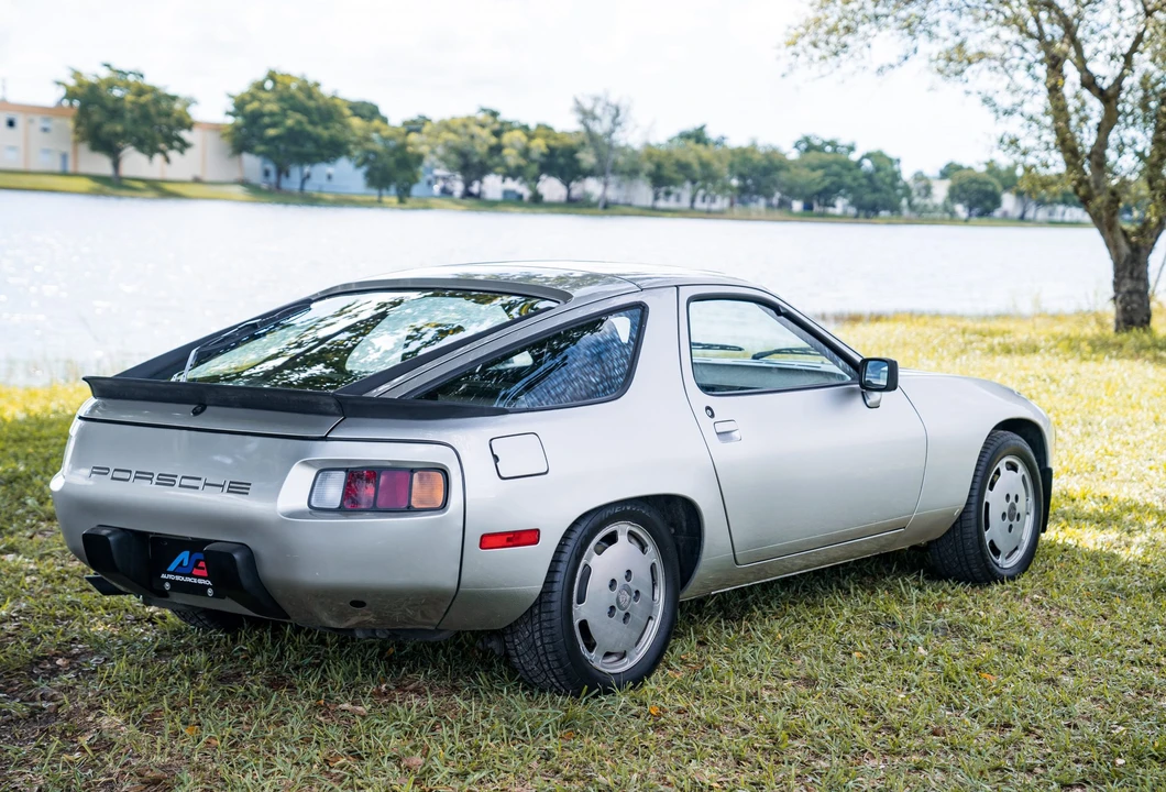 1983 Porsche 928 S - Image 9 of 31