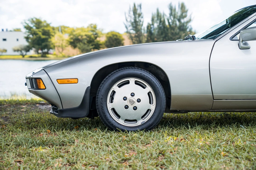 1983 Porsche 928 S - Image 15 of 31