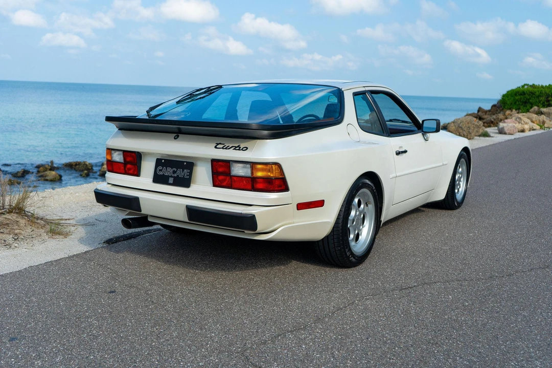 1986 Porsche 944 Turbo - Image 17 of 31