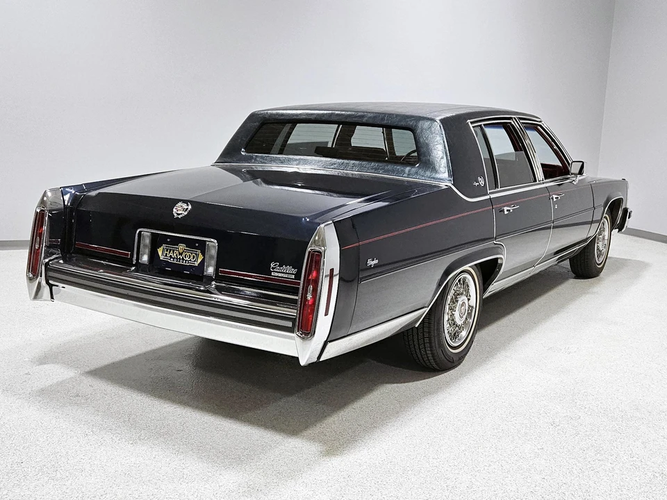 1988 Cadillac Brougham - Image 9 of 31