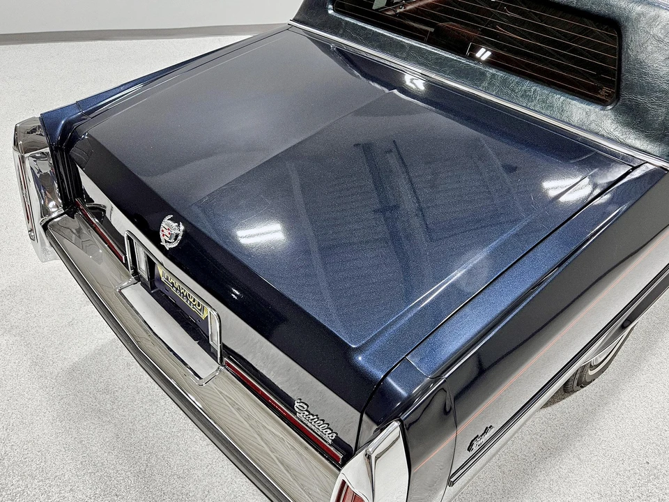 1988 Cadillac Brougham - Image 22 of 31