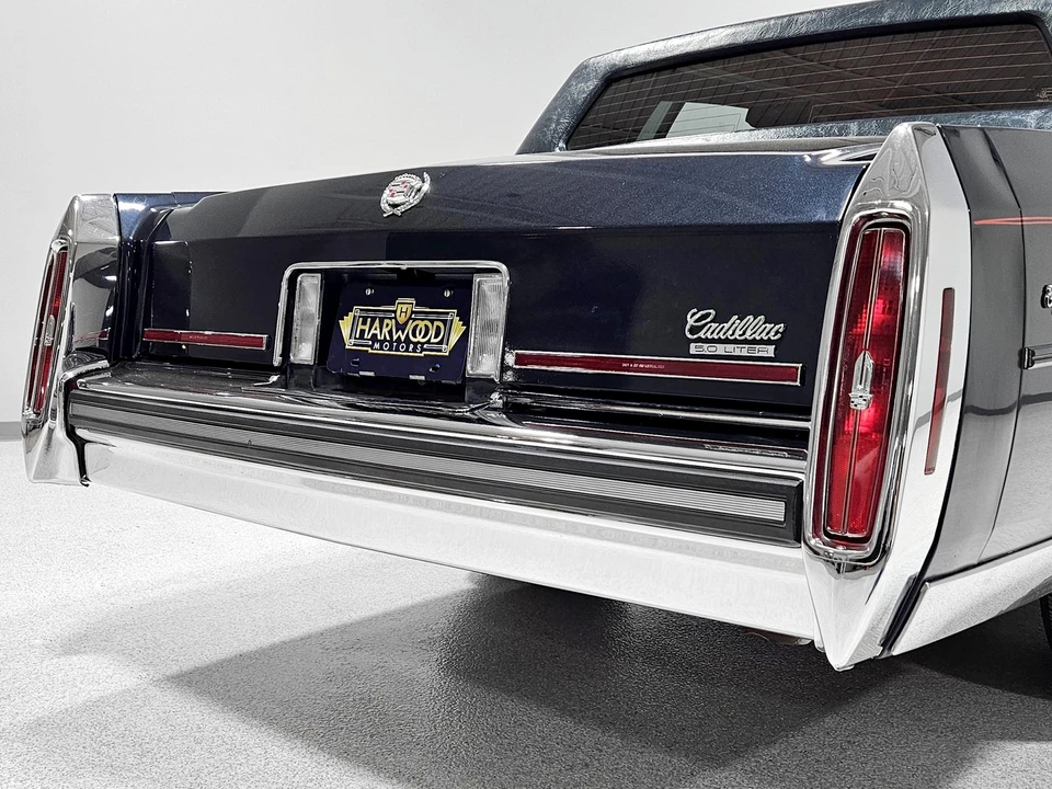 1988 Cadillac Brougham - Image 21 of 31