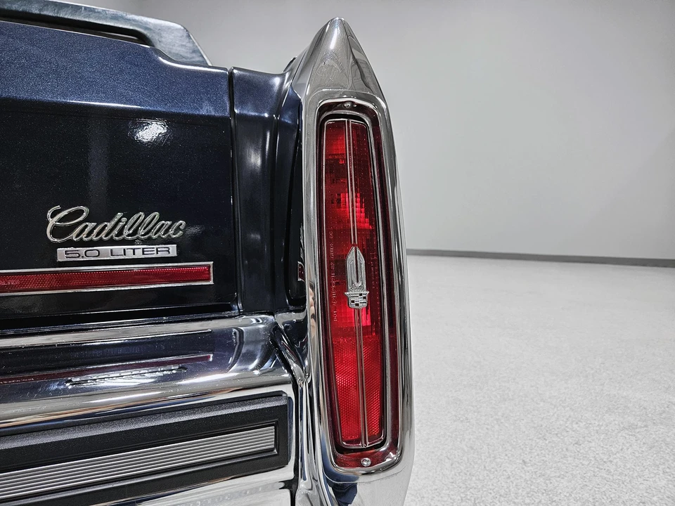 1988 Cadillac Brougham - Image 30 of 31