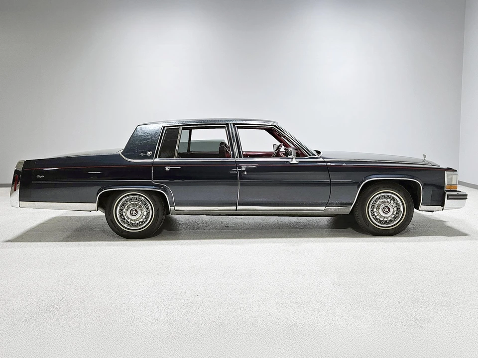 1988 Cadillac Brougham - Image 10 of 31