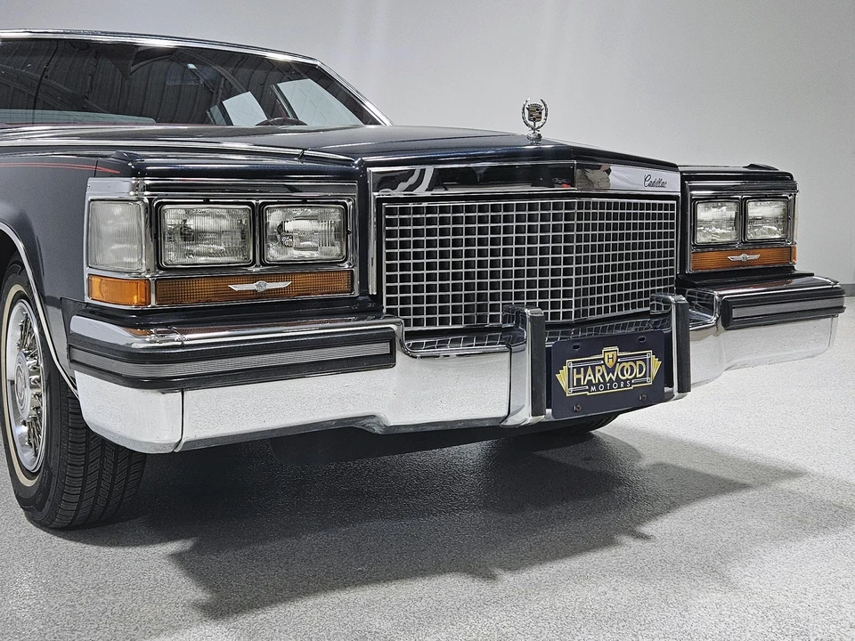 1988 Cadillac Brougham - Image 11 of 31