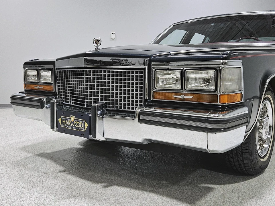 1988 Cadillac Brougham - Image 12 of 31