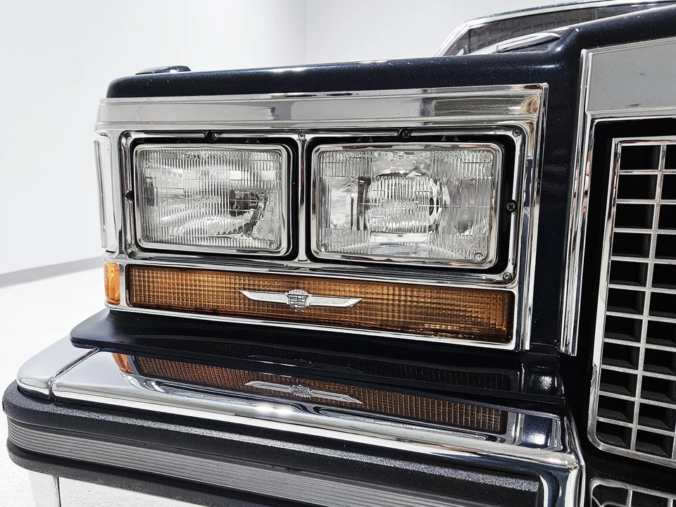 1988 Cadillac Brougham - Image 24 of 31