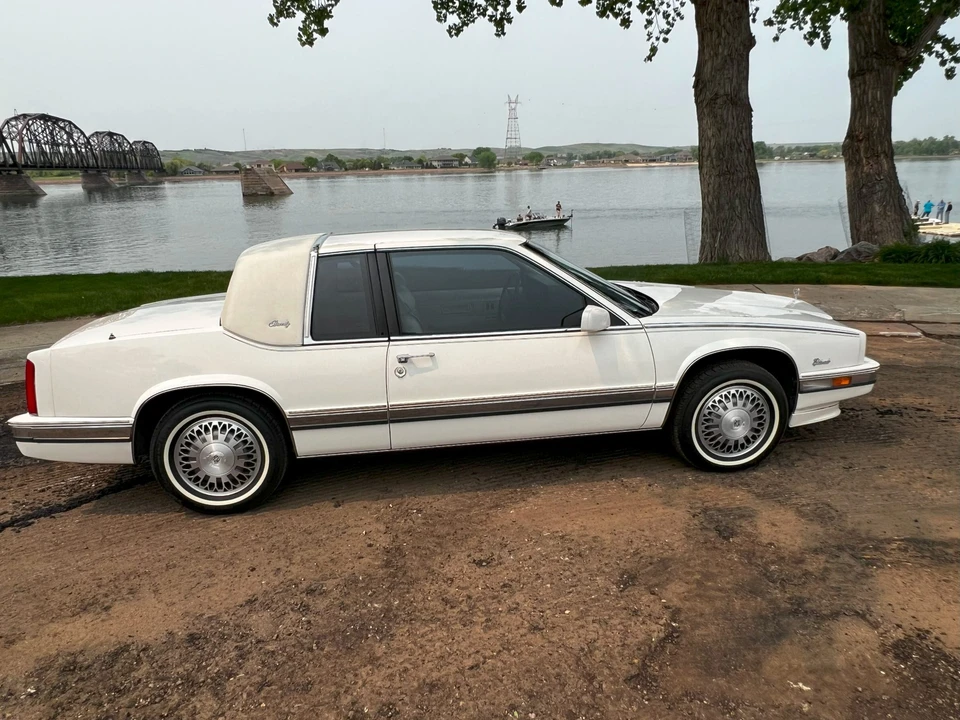 1991 Cadillac Eldorado 11th Gen - Image 15 of 31