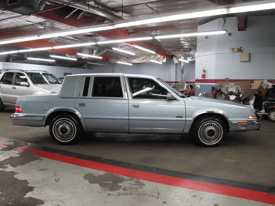 1991 Chrysler Imperial - Image 12 of 31