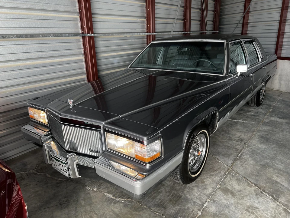 1992 Cadillac Brougham - Image 9 of 31