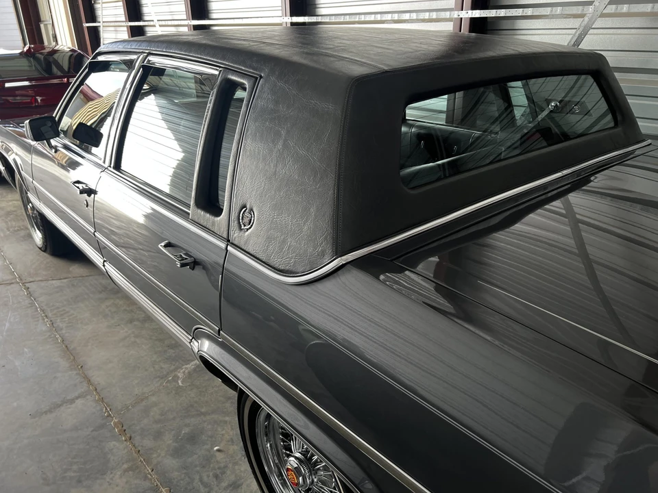 1992 Cadillac Brougham - Image 11 of 31