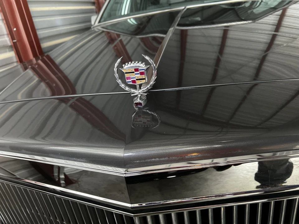 1992 Cadillac Brougham - Image 25 of 31