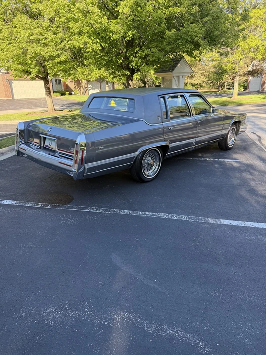 1992 Cadillac Brougham - Image 4 of 31