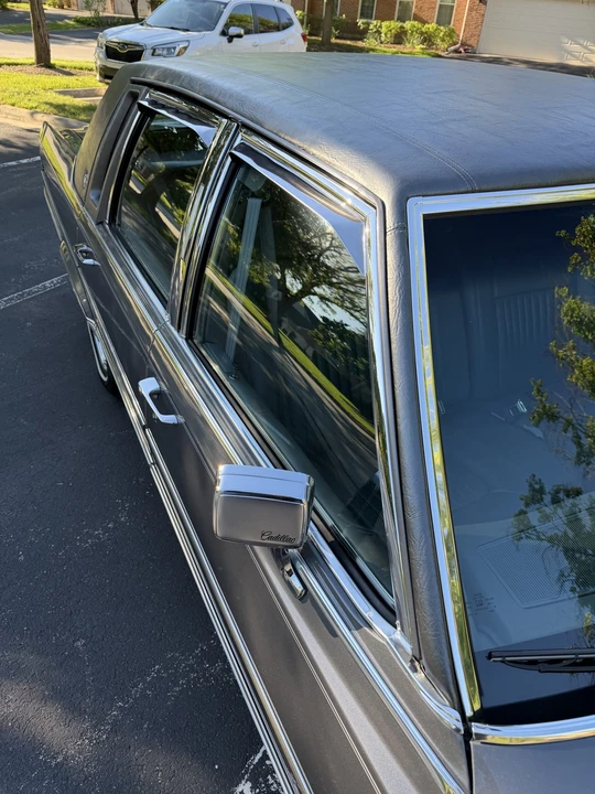 1992 Cadillac Brougham - Image 12 of 31
